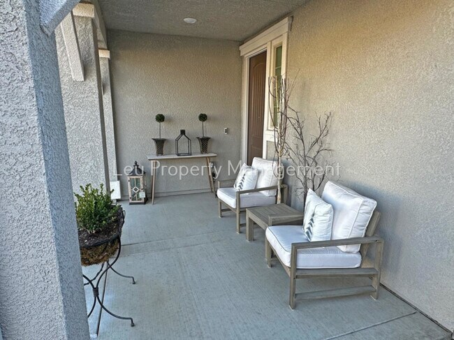 Building Photo - 8821 Cerro Vista Dr
