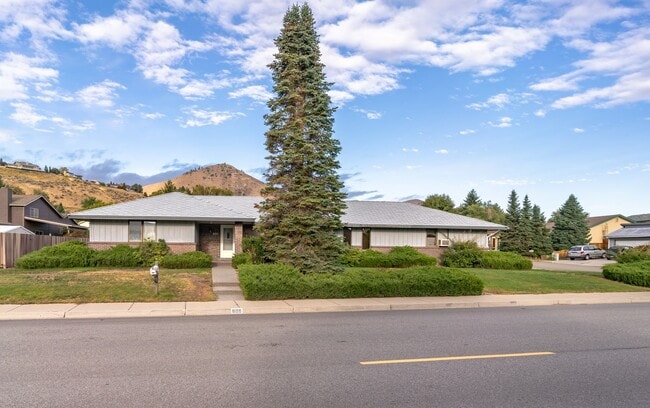 Building Photo - Single Floor Home! 3 bedroom, 3 bathrooms ...