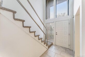 Building Photo - 124 Foxwood Dr