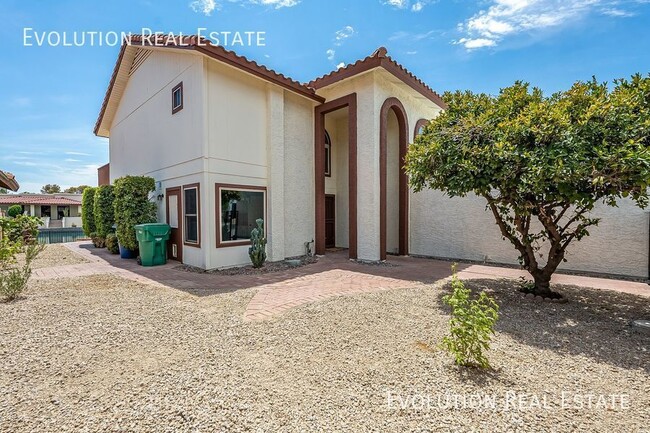 Building Photo - 2033 S Paseo Loma
