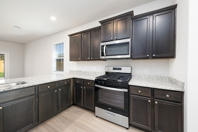 Building Photo - 15450 Maple Ter Dr