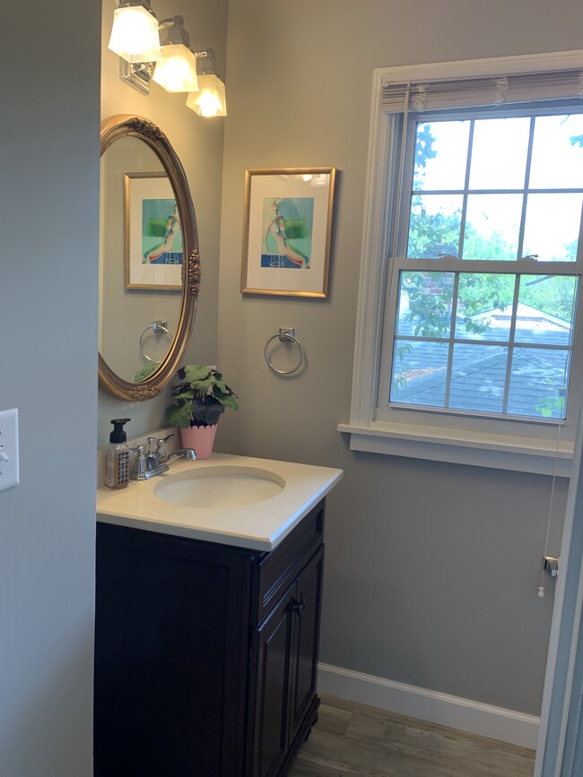 Foto del edificio - Furnished 1 Bedroom on E 60th Street