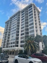 Building Photo - 66 Valencia Ave