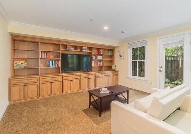 Foto del edificio - 2310 N Van Buren Ct