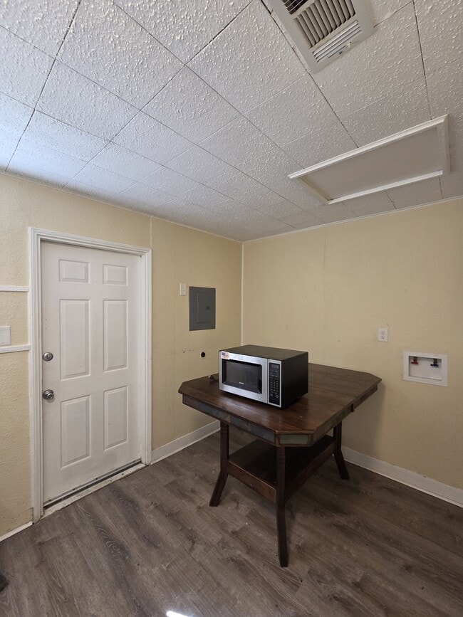 Foto del edificio - 401 W Dewey Ave