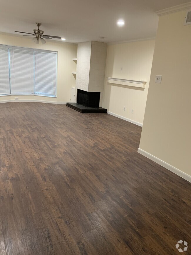 Park Central Place Houses for Rent with a Garage Dallas, TX 4 Homes