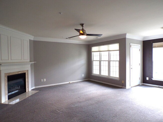 Foto del edificio - Two Bedroom, Two Level Condo Near Van Dorn Metro