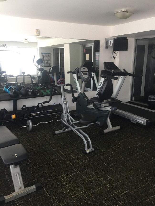 Building Photo - 210 N 17th St