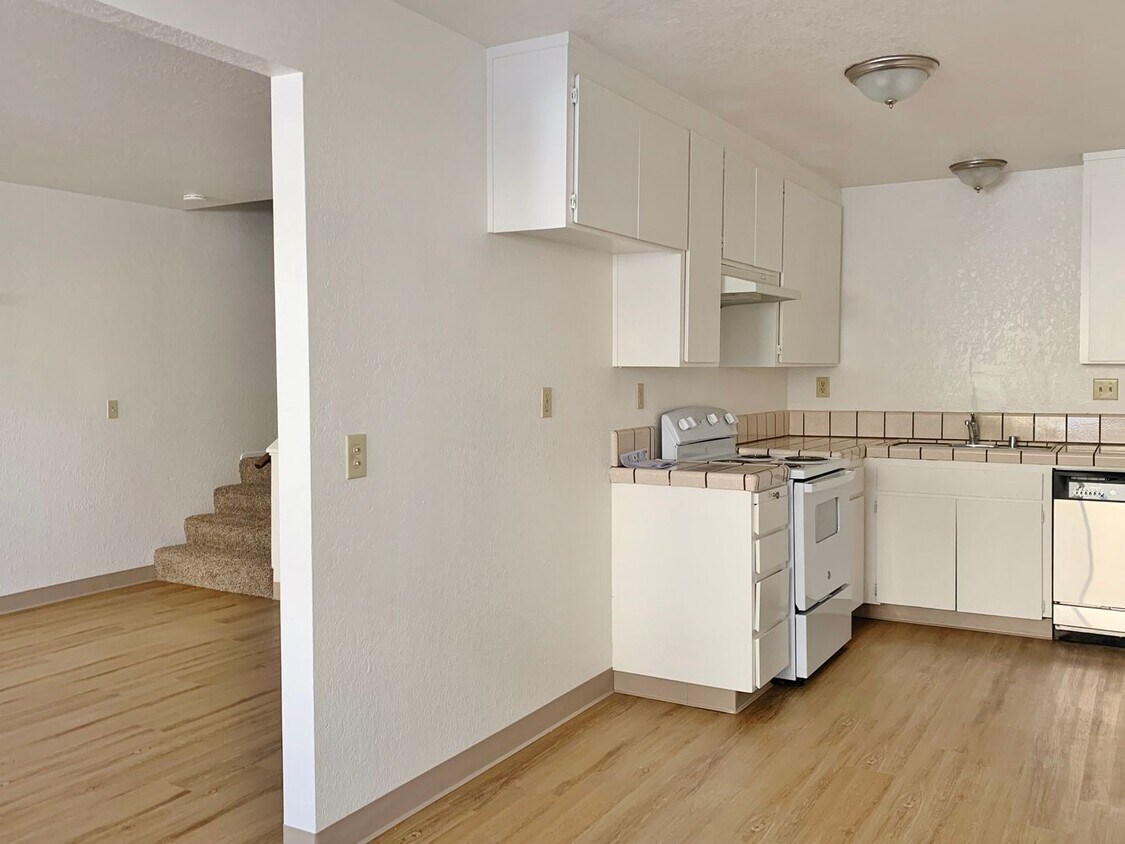 1451 Sunnyslope Rd Unit B, Hollister, CA 95023 Room for Rent in