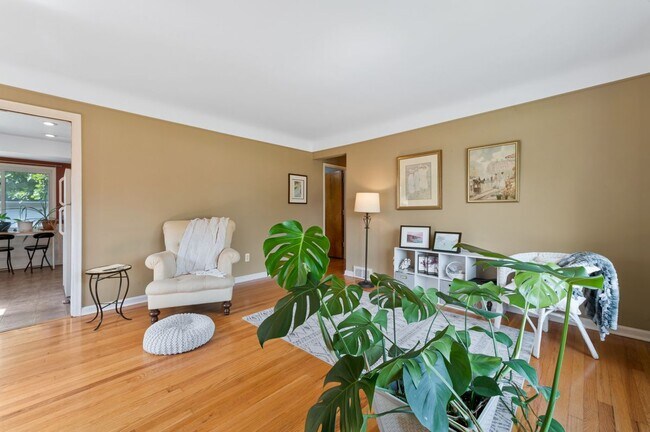 Foto del edificio - 437 W Sunnybrook Dr