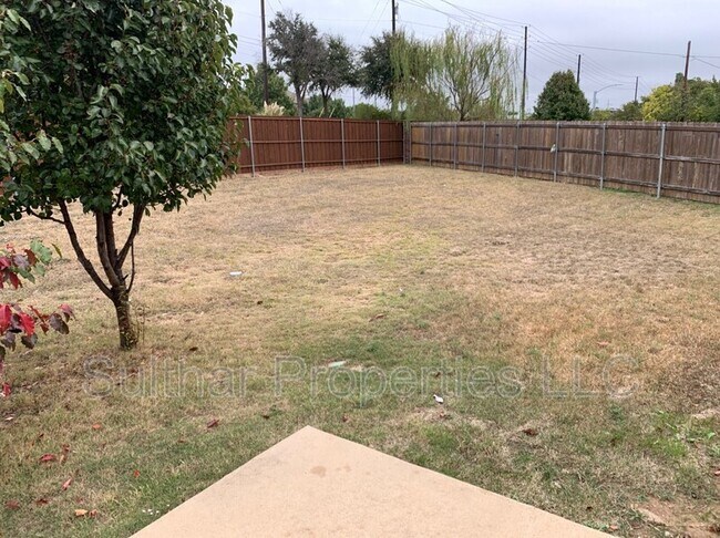 Building Photo - 3625 Clydesdale Dr