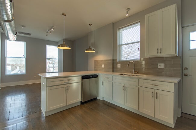 Building Photo - 2117 W 18th St