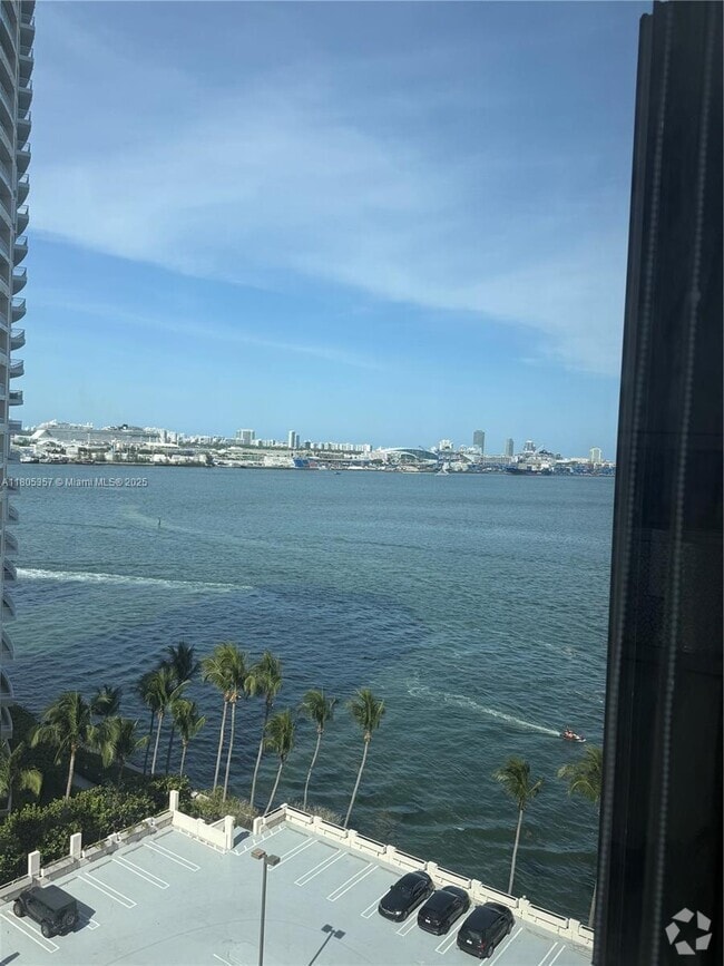 Building Photo - 540 Brickell Key Dr