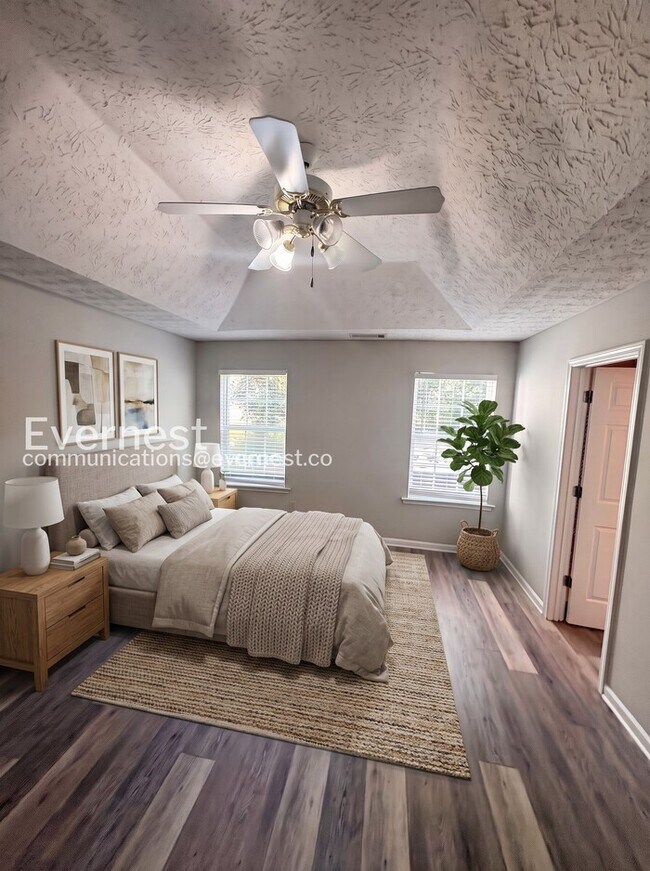 Building Photo - 4 Bed/2.5 Bath Home with Fenced Yard & Garage / Vouchers Accepted / Available Now!