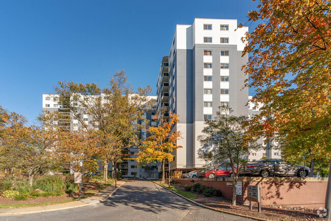 7333 Avenida Nueva Hampshire - Takoma Overlook Condominium