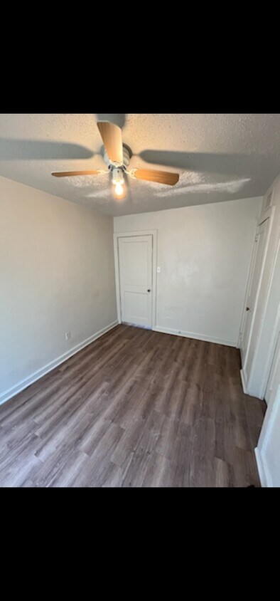 Foto principal - 161 Everett St