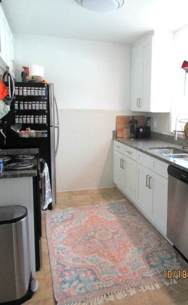 Building Photo - Beautiful Beachside 2 Bedroom Home!