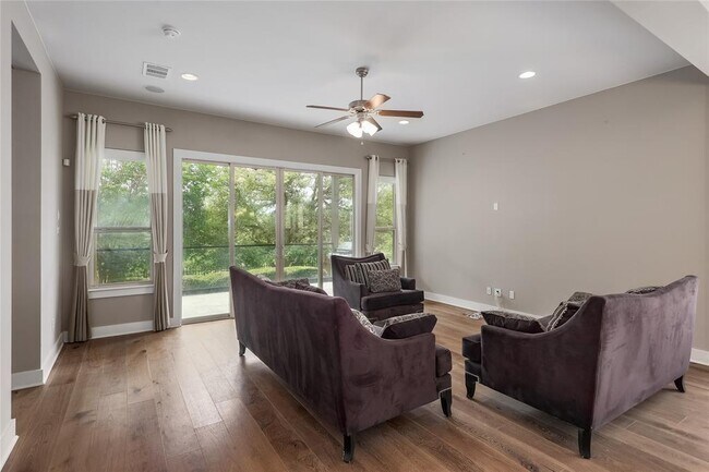 Foto del edificio - 6325 Antigo Ln