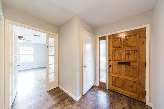 Foto del edificio - 3627 Tartan Ln