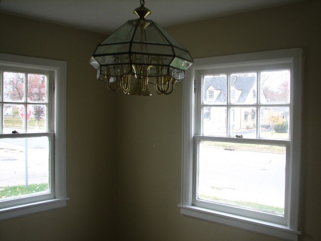 Dining - 3101 South St