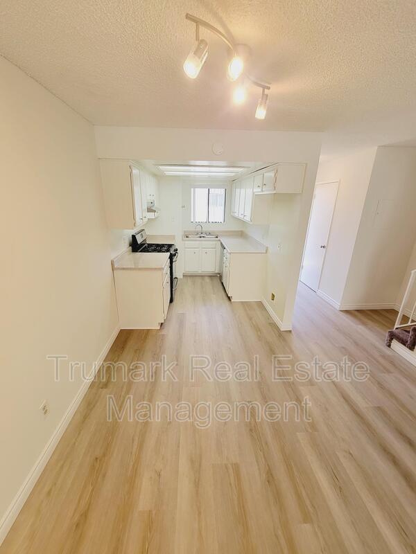 Building Photo - 553 E Orange Grove Ave
