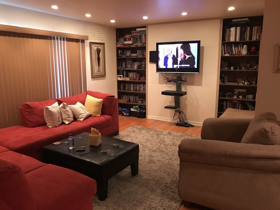 Foto principal - 2434 W 117th St