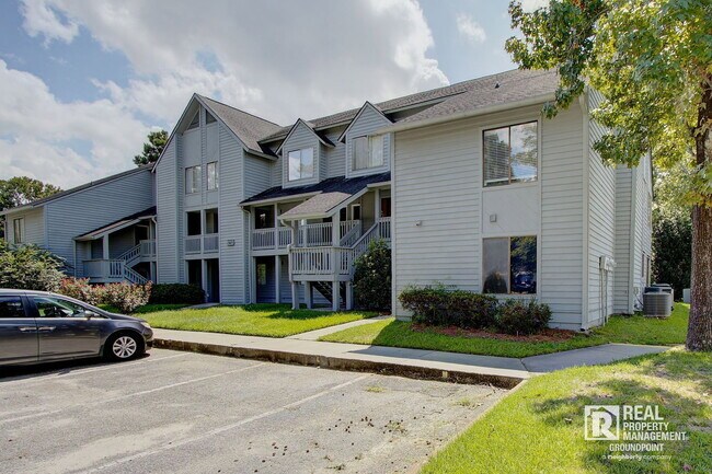 Foto del edificio - 8471 Yadkin Cir