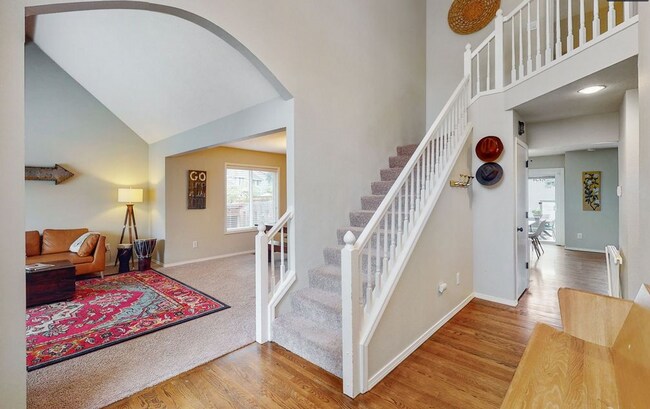 Foto del edificio - This Gorgeous 4 Bedroom Home is Located in...