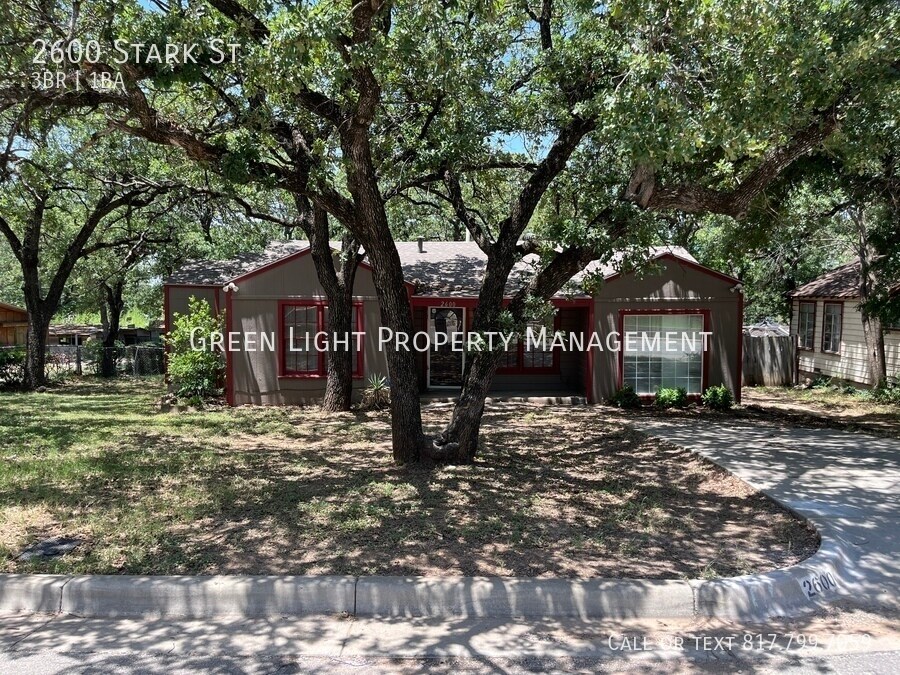 Foto principal - 2600 Stark St