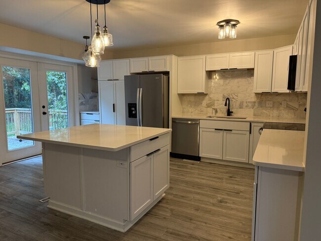 Building Photo - 125 Sawmill Dr
