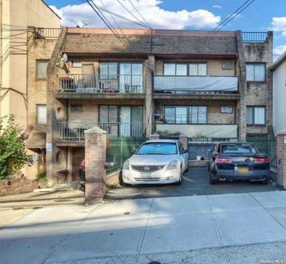 Primary Photo - 38-33 Woodside Ave