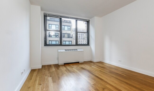 Foto del edificio - 332 W 58th St