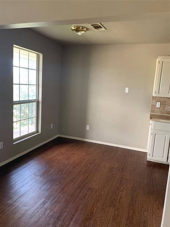 Foto del edificio - 6325 Granbury Rd