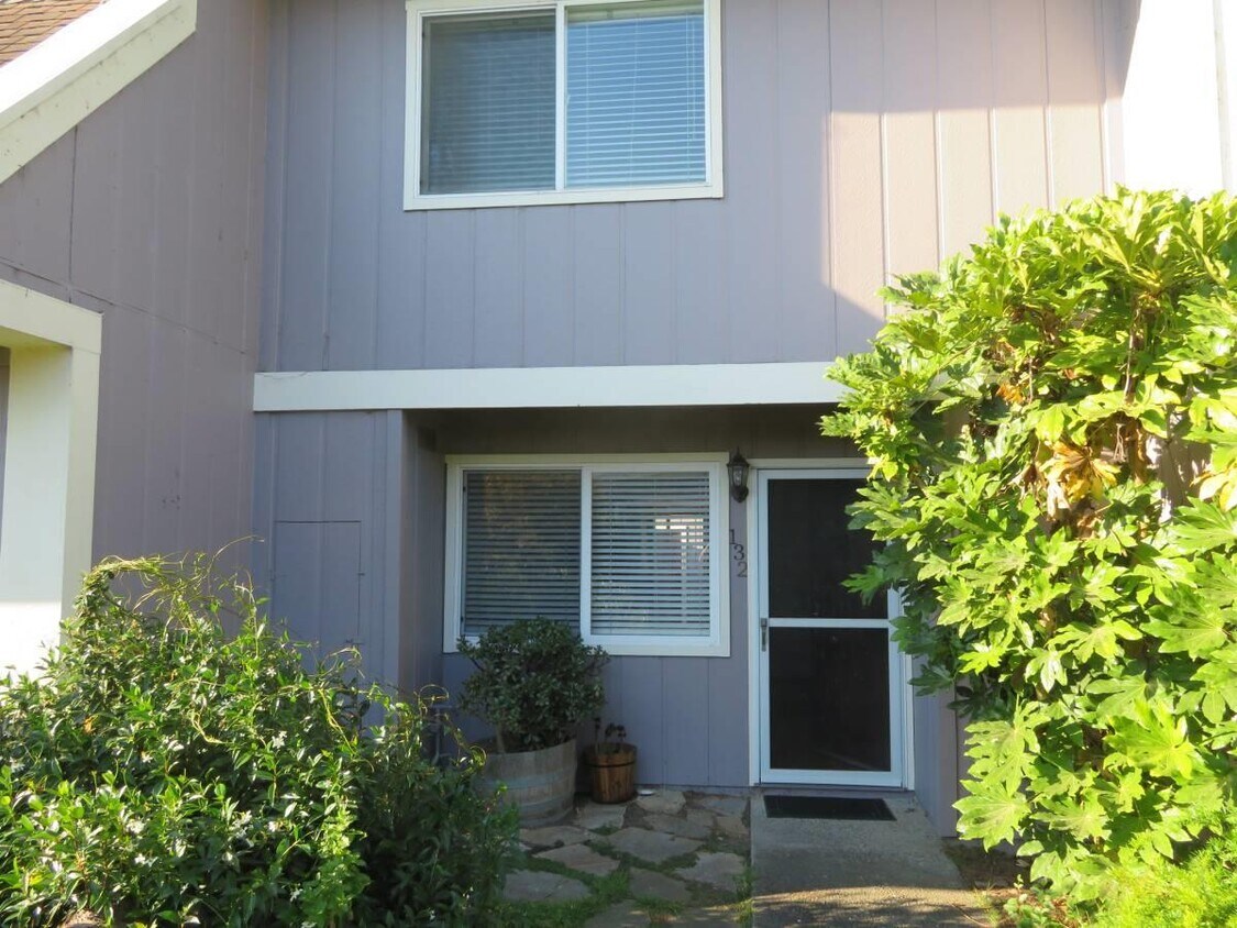 Primary Photo - 132 Harbor Oaks Cir