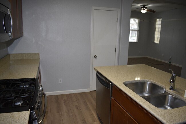 Foto del edificio - 3113 Lea Sterling Way