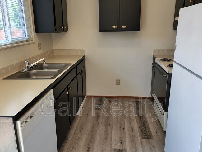 Foto del edificio - 708 N University Rd
