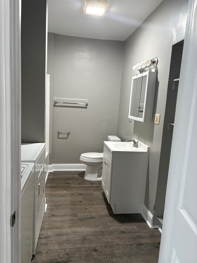 Foto del edificio - 652 Adams Ave