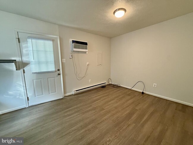 Building Photo - 23970 Maypole Rd