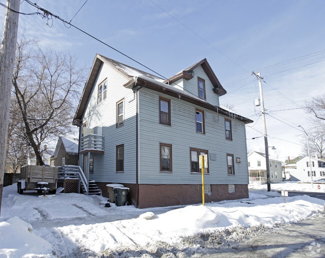 Building Photo - 519 E Johnson St