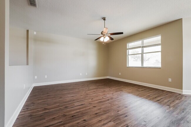 Building Photo - 13501 Laranja St