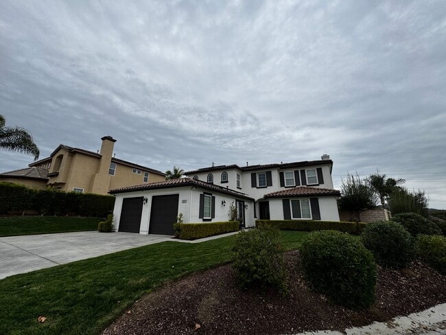 Building Photo - Gorgeous 4 Bedroom Home with Private Pool and Spa in Bear Creek