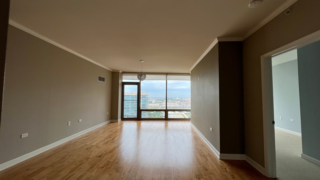 Living Room - 100 E 14th St (Chicago, IL)