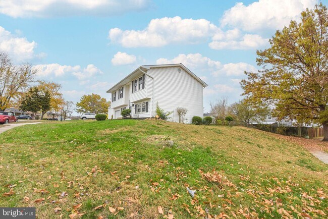 Building Photo - 1339 Hallock Dr
