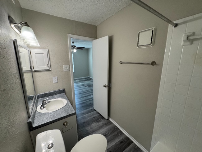 Photo - 2010 Estrada Pkwy Apartment