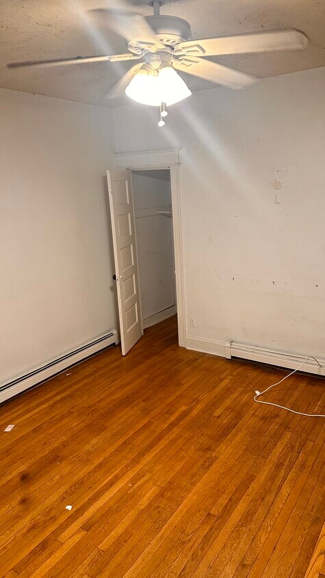 Foto principal - 1643 W Virginia Ave NE