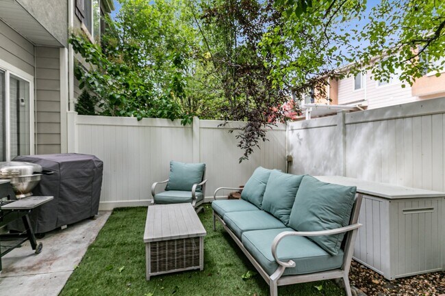 Foto del edificio - 14073 Chardonnay Way