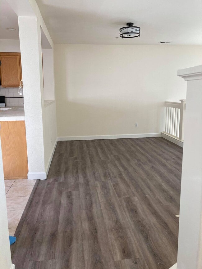 Building Photo - 38877 Northern Cmn