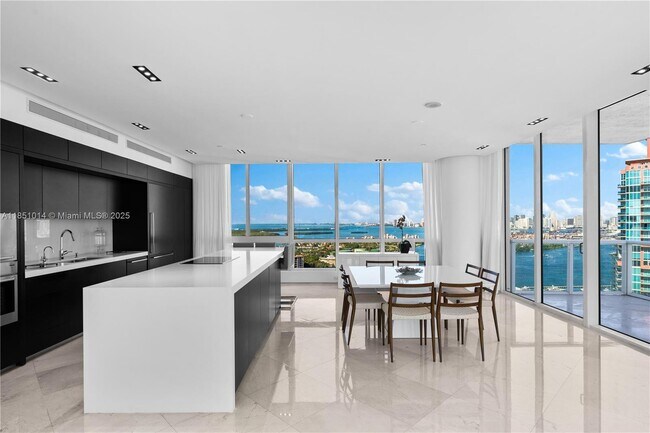 Foto del edificio - 100 South Pointe Dr