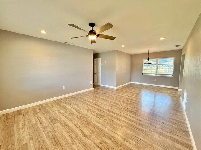 Foto del edificio - 1545 Illinois Rd