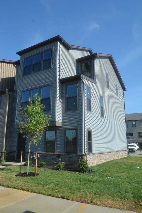 Primary Photo - Beautiful and Brand New 4 Bedroom End Unit...
